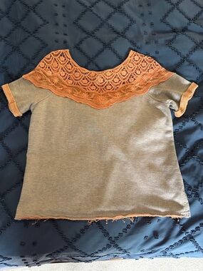 Women’s Gimmicks Orange Crochet Sweatshirt Short Sleeve Top M